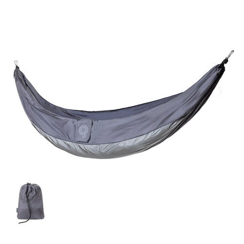 Hängematte aus widerstandsfähigem 270x140cm recyceltem Nylon, das Ergebnis der Verwendung von Pre- und Post-Consumer-Abfällen von Nylon, die wiederverwendet werden, um dieses neue Material zu erhalten, ohne seine...