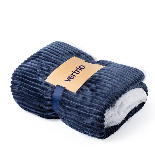 Weiche und warme Decke in einer Kombination aus Korallenfleece und Sherpa 440g/m2 - Karovix Personalisiert